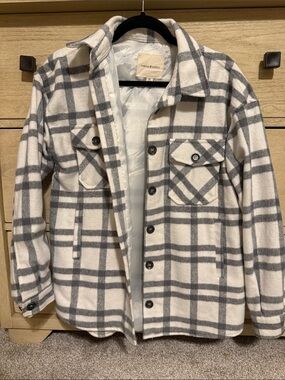 Thread & Supply White & Gray Plaid Hoodless Shacket Jacket